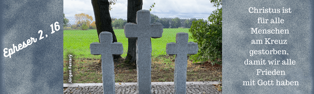 drei Kreuze auf dem Friedhof