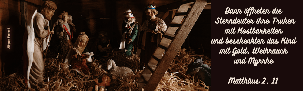 Eine Krippe mit Maria, Josef, Jesus, 'Sterndeuter