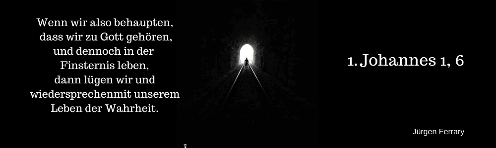Ein Mensch läuft durch den Tunnel mit Eisenbahnschinen
