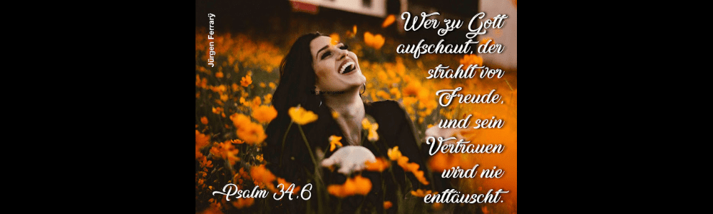 Lachende Frau im Blumenmeer